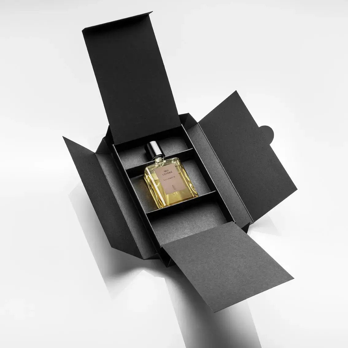 Coffret ouvert du parfum Iris Cendré - Naomi Goodsir | Maison Diaphane