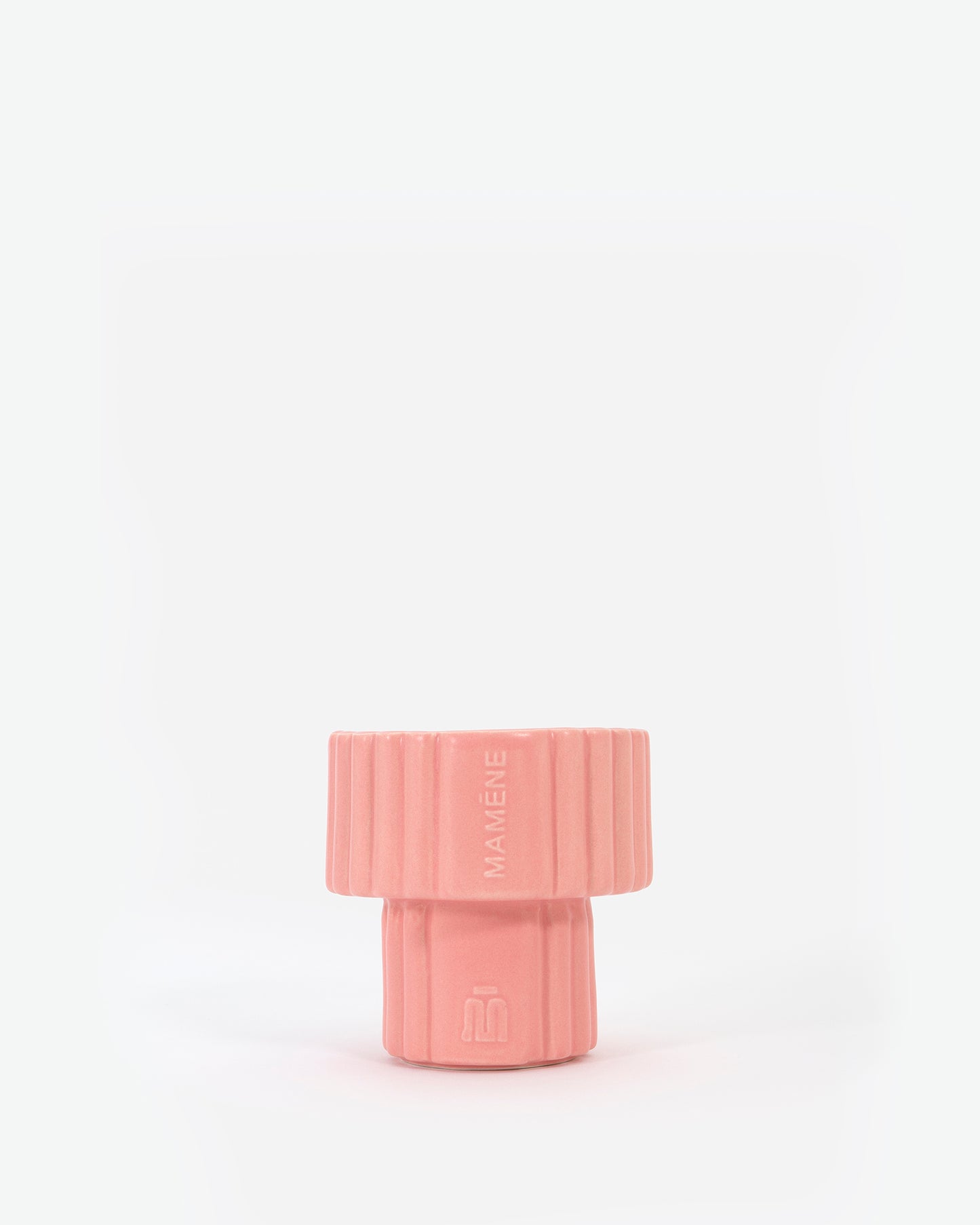 Bougie "Podium Small", rose pivoine - FRIDA : Menthe poivrée, Baies de genièvre, Concombre - MAMÈNE