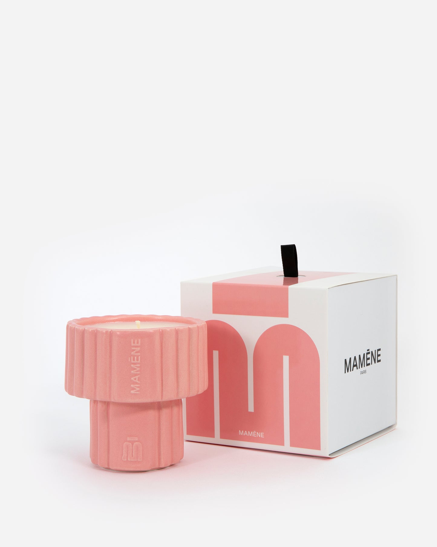 Bougie "Podium Small", rose pivoine - FRIDA : Menthe poivrée, Baies de genièvre, Concombre - MAMÈNE