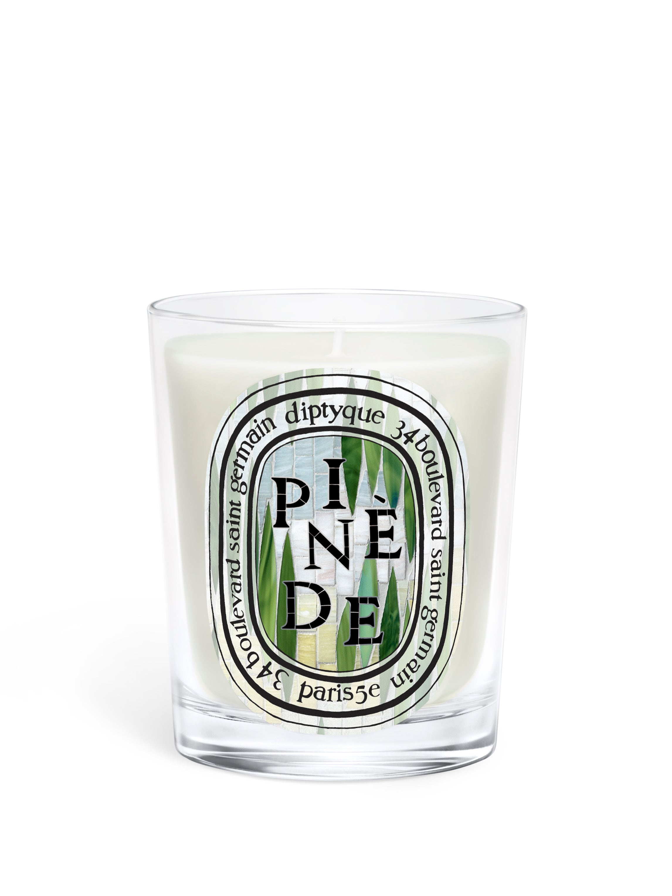 Bougie Pinède Diptyque édition estivale dans son verre transparent et son étui décoré d’une mosaïque végétale verte inspirée d’un jardin méditerranéen, Maison Diaphane.