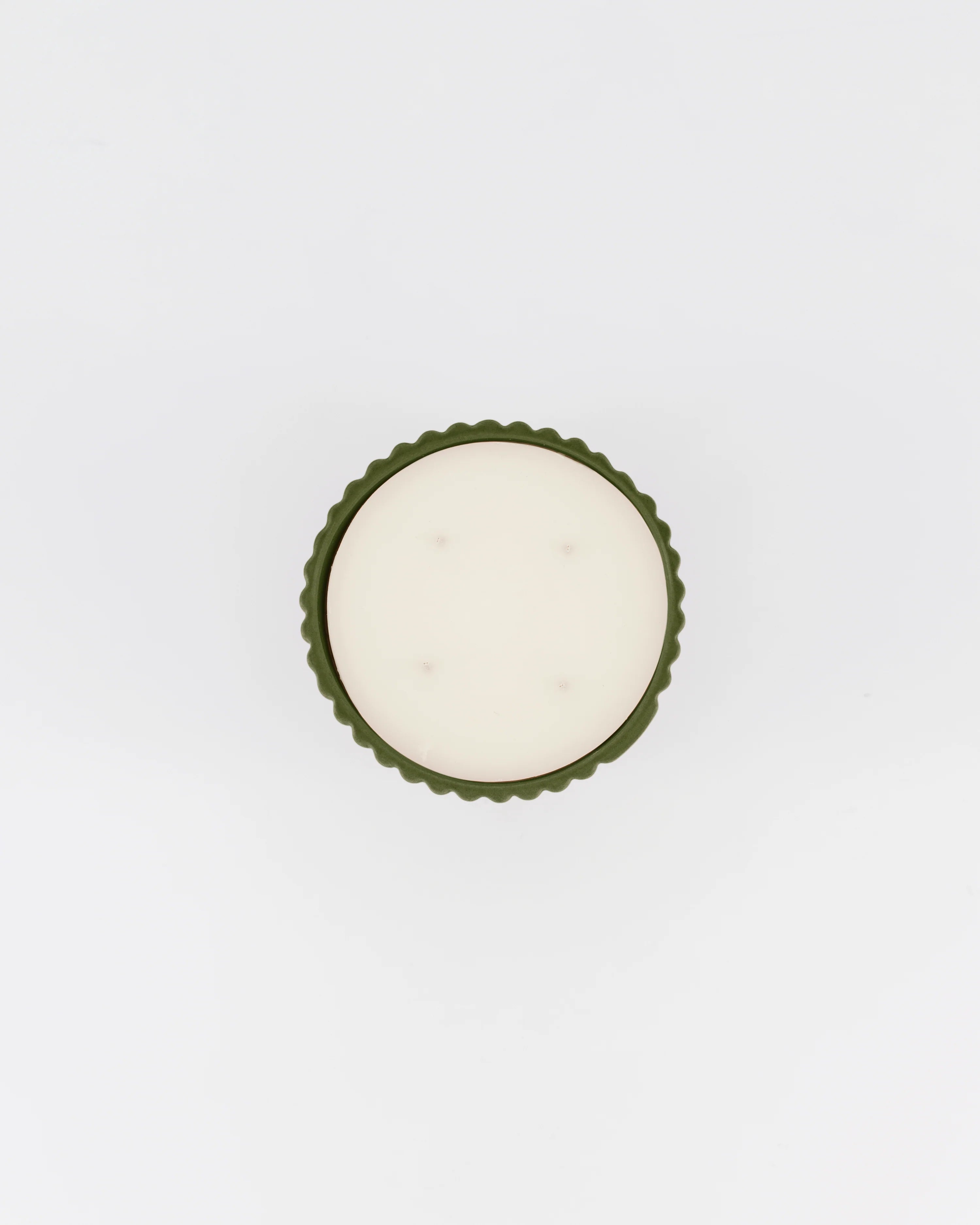 bougie-podium-large-kaki-nelson-mamene-maison-diaphane