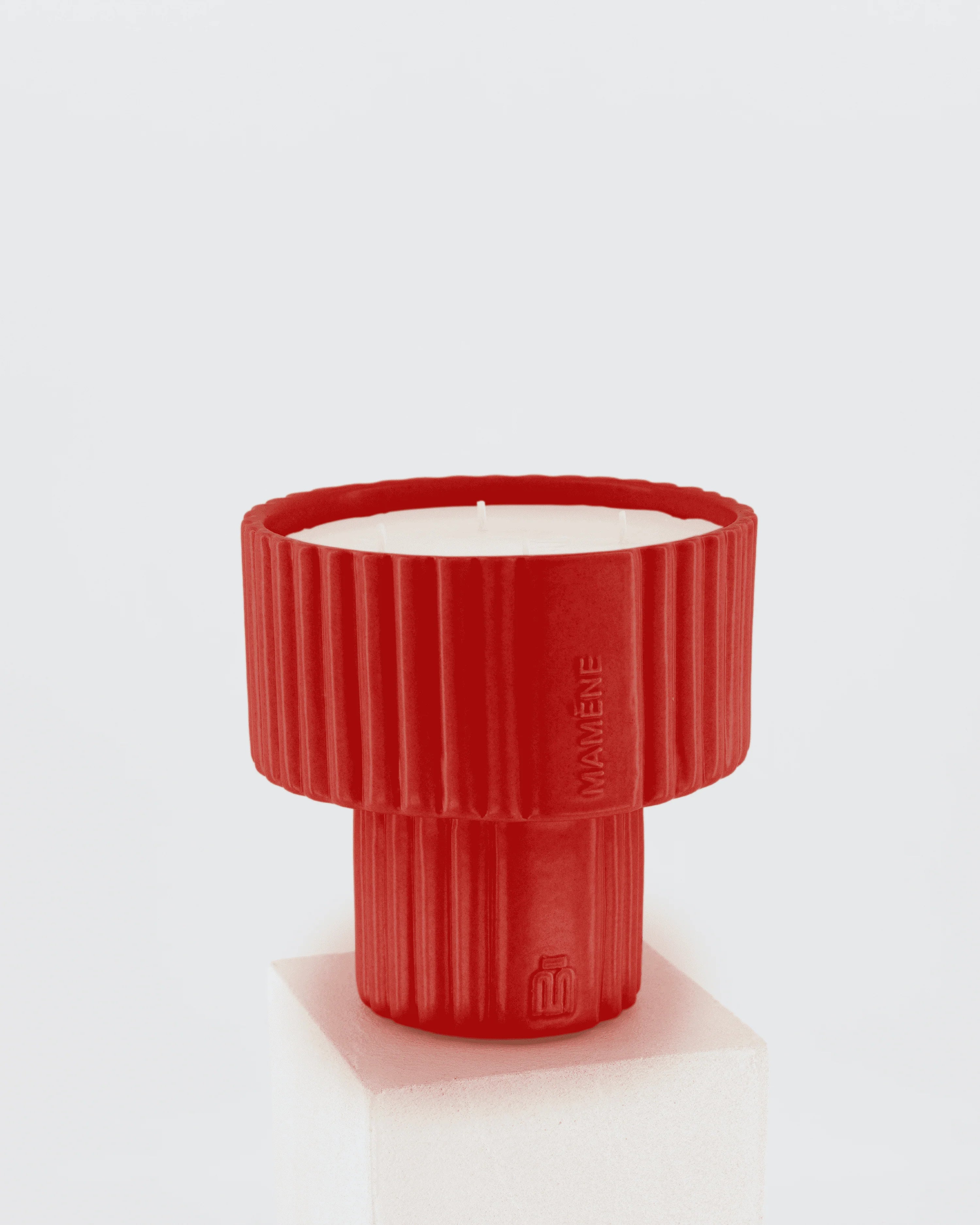 bougie-podium-large-rouge-mamene-maison-diaphane