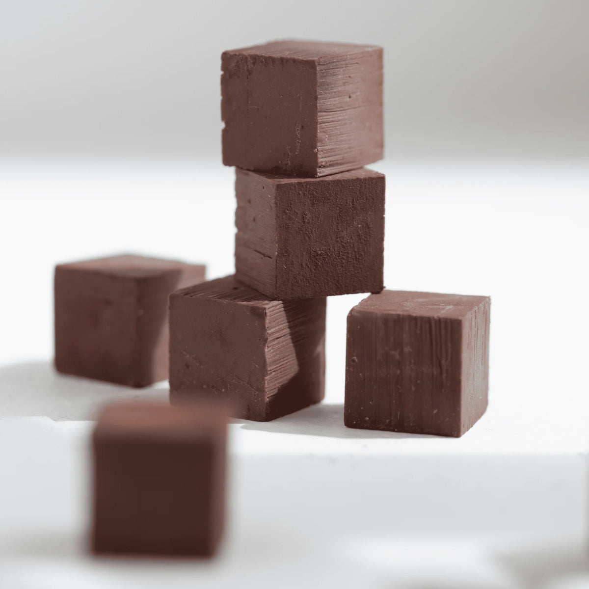 Cubes cacao au collagène – vue 2 - Holidermie | Maison Diaphane