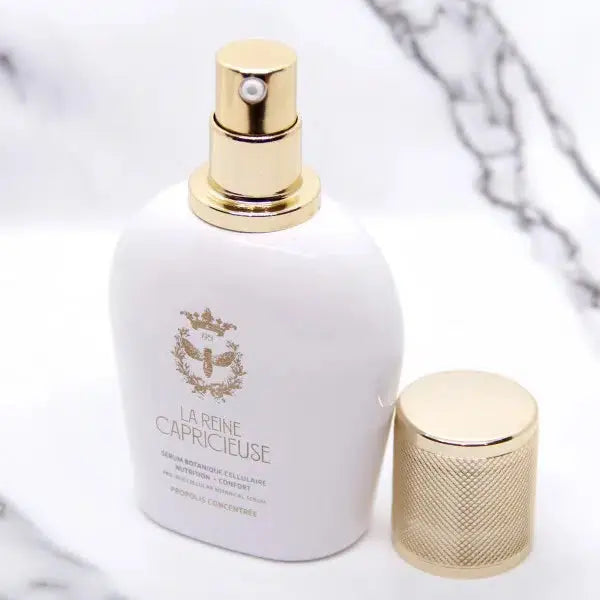 Vue rapprochée du Sérum Botanique Cellulaire - La Reine Capricieuse | Maison Diaphane