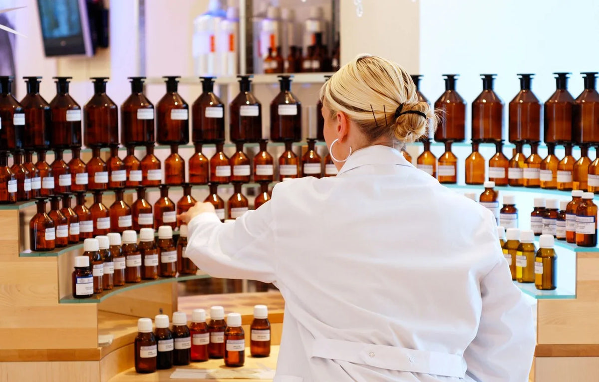Métiers méconnus de la parfumerie : nez, formulateur, évaluateur