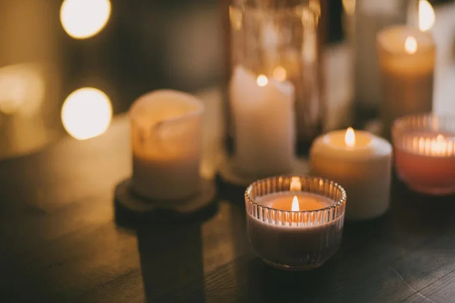 Parfumer sa maison avec justesse : bien choisir ses bougies, pièce par pièce