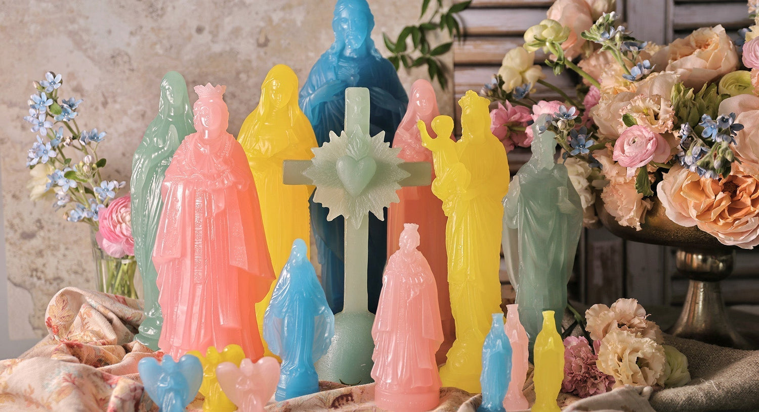 Bougies artisanales et cierges traditionnels façonnés à la main par La Ciergerie des Prémontrés – une sélection Maison Diaphane entre lumière et héritage.