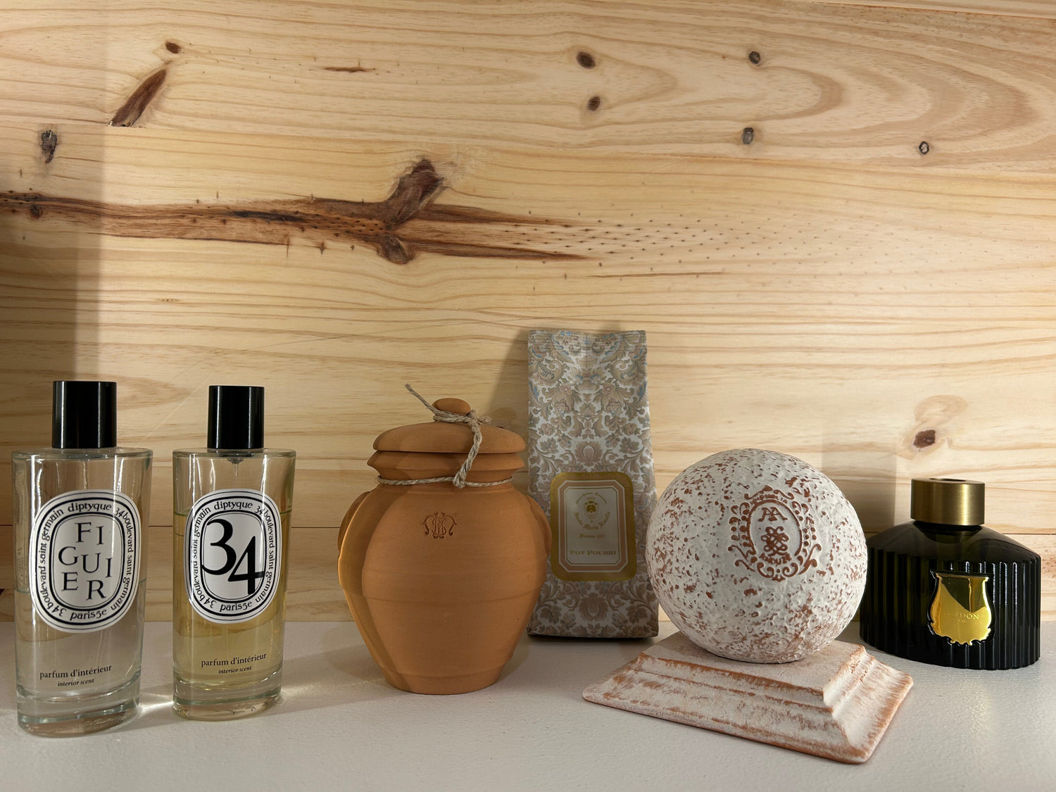 Les 6 parfums d’ambiance qui ont marqué vos intérieurs en 2025 (et ce qui explique leur succès)