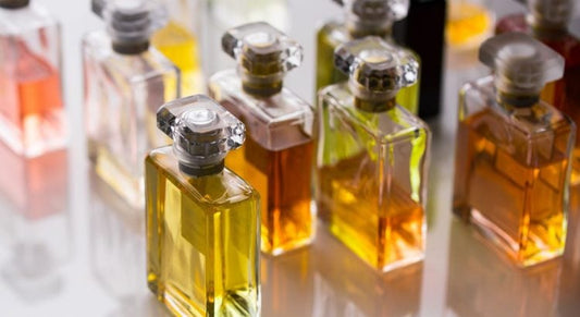 Sélection de parfums de niche évoquant les fragrances qui deviennent obsédantes chez Maison Diaphane.