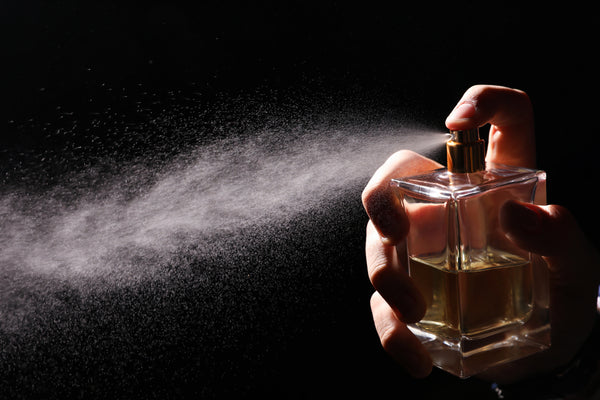 Trouver son parfum signature : l’art de découvrir la fragrance qui vous incarne
