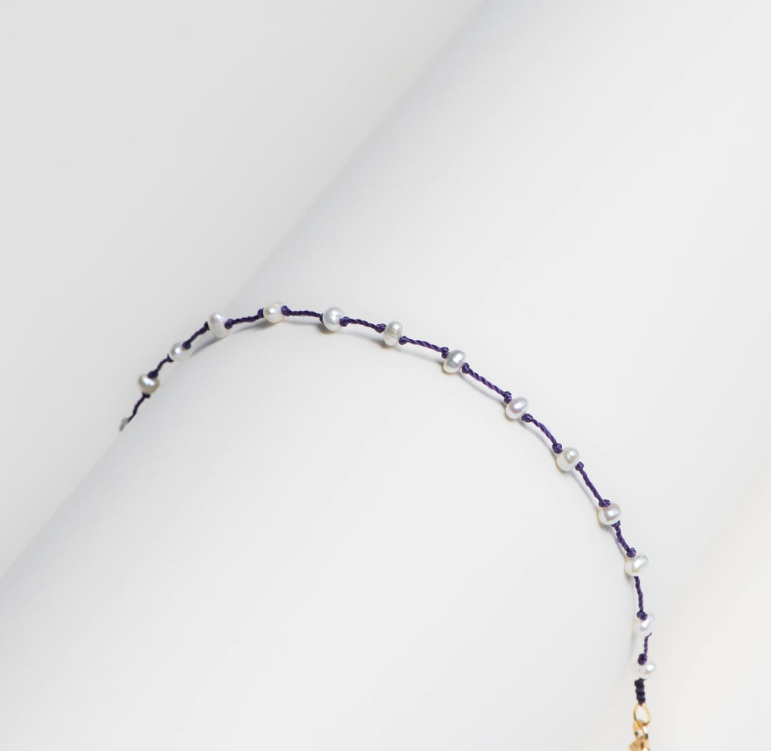 bijou-bracelet-perles-blanches-violet-parisrennes-maison-diaphane