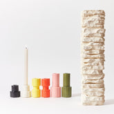 Bougeoirs Totem – faïence artisanale jaune citron et orange corail – vue 4 - Mamène | Maison Diaphane