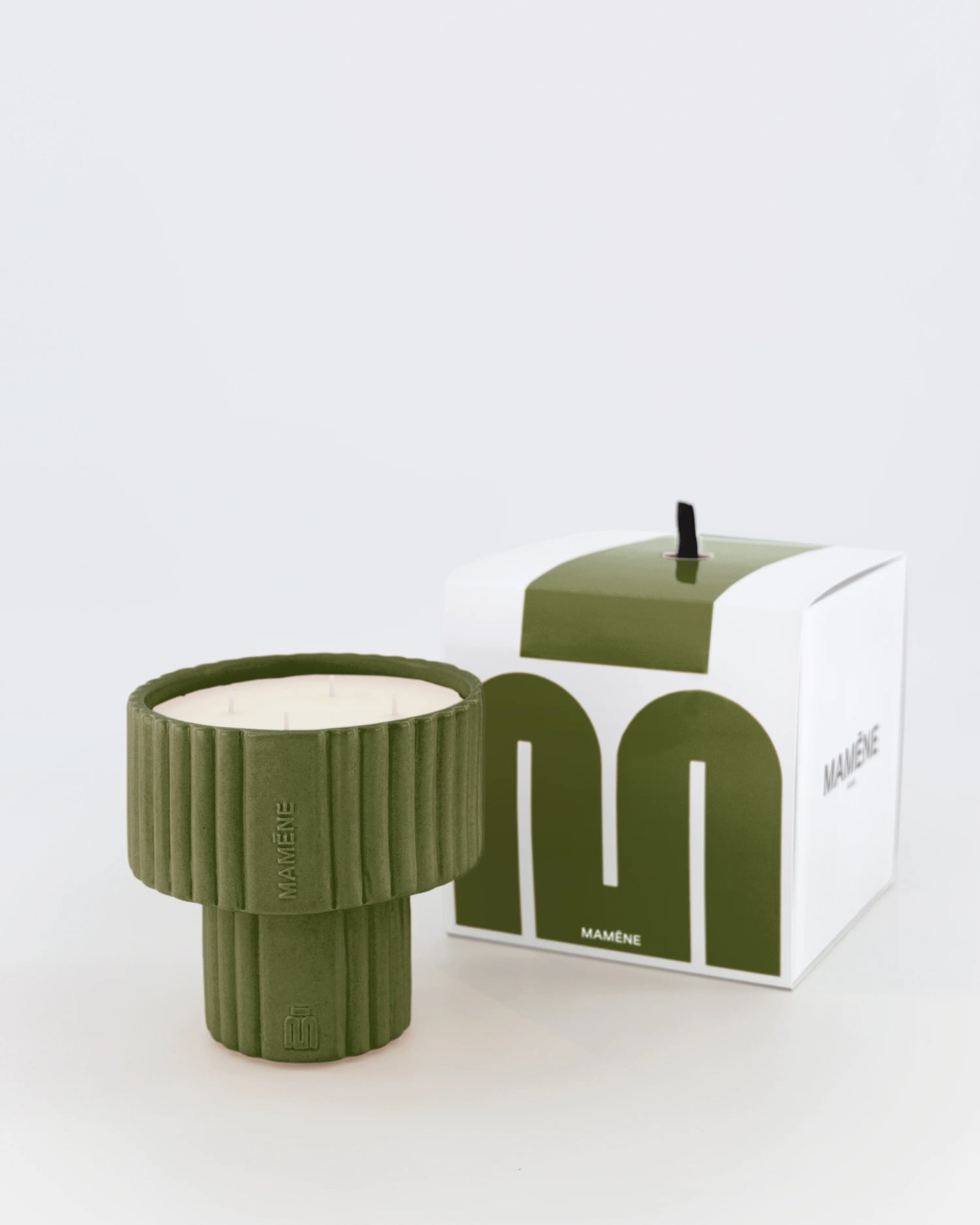 bougie-podium-large-kaki-nelson-mamene-maison-diaphane