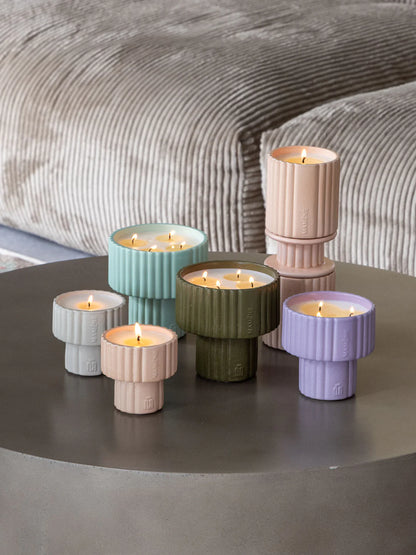 bougie-podium-large-kaki-nelson-mamene-maison-diaphane