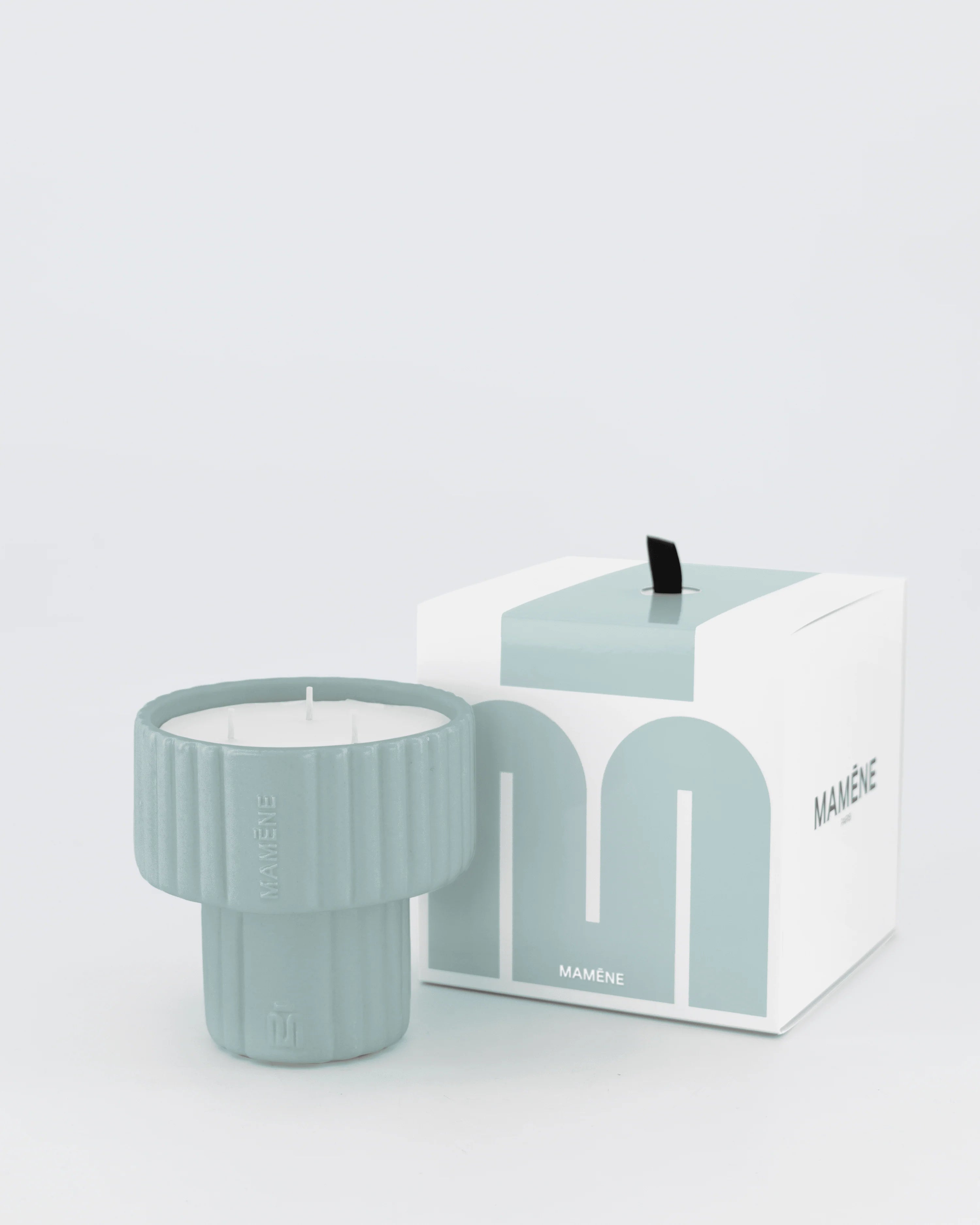 bougie-podium-medium-bleu-ciel-jeanne-mamene-maison-diaphane