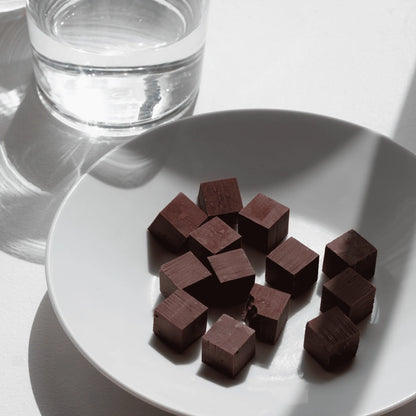 Cubes cacao au collagène – vue 4 - Holidermie | Maison Diaphane