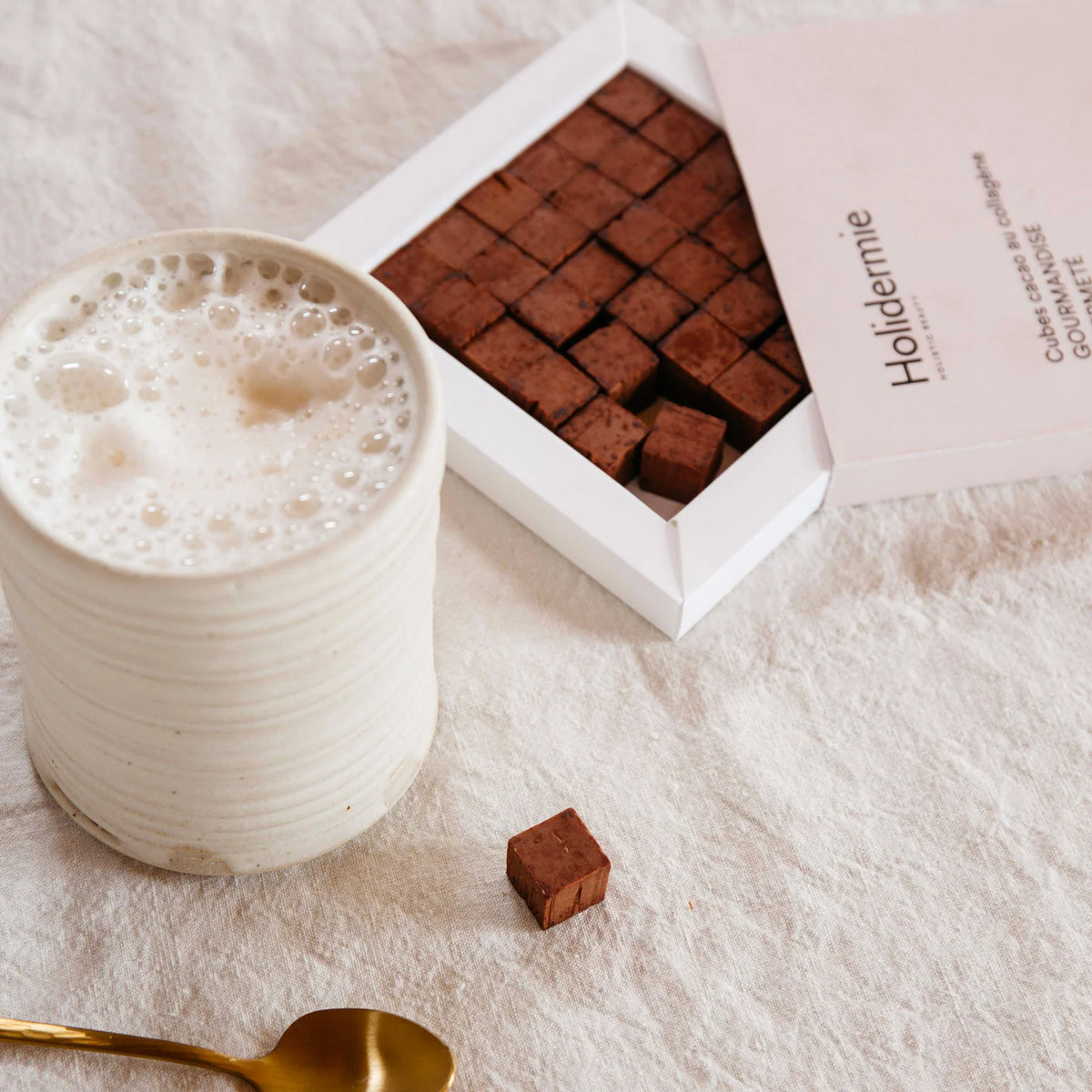 Cubes cacao au collagène – complément beauté gourmand - Holidermie | Maison Diaphane