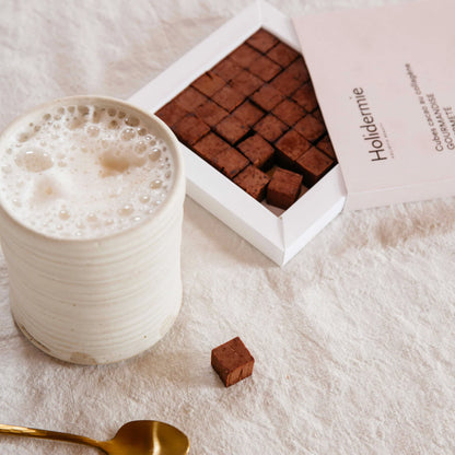 Cubes cacao au collagène – complément beauté gourmand - Holidermie | Maison Diaphane