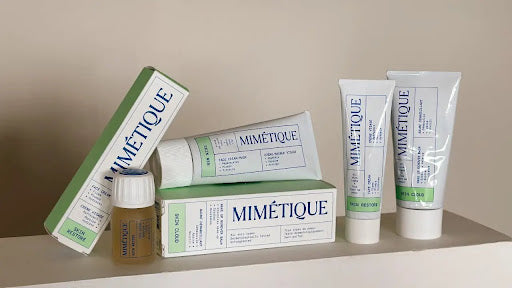 Soins biomimétiques Mimétique conçus pour accompagner les mécanismes naturels de la peau disponibles chez Maison Diaphane