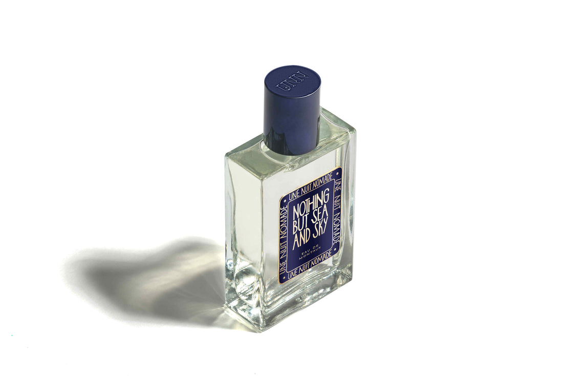 Nothing but Sea and Sky de Une Nuit Nomade, parfum hespéridé boisé musqué aux notes de bergamote, santal et muscs blancs, disponible chez Maison Diaphane à Angers
