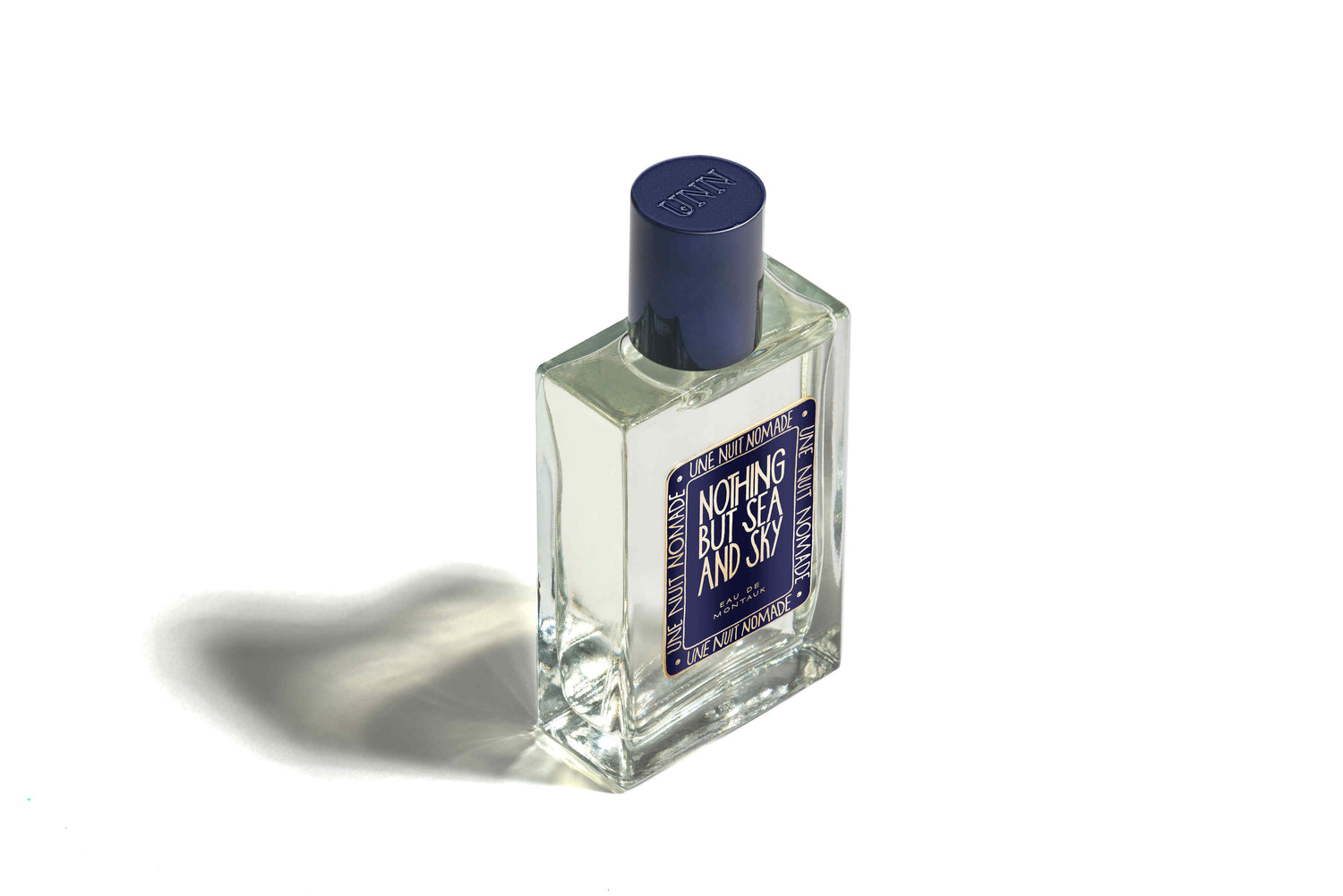 Nothing but Sea and Sky de Une Nuit Nomade, parfum hespéridé boisé musqué aux notes de bergamote, santal et muscs blancs, disponible chez Maison Diaphane à Angers