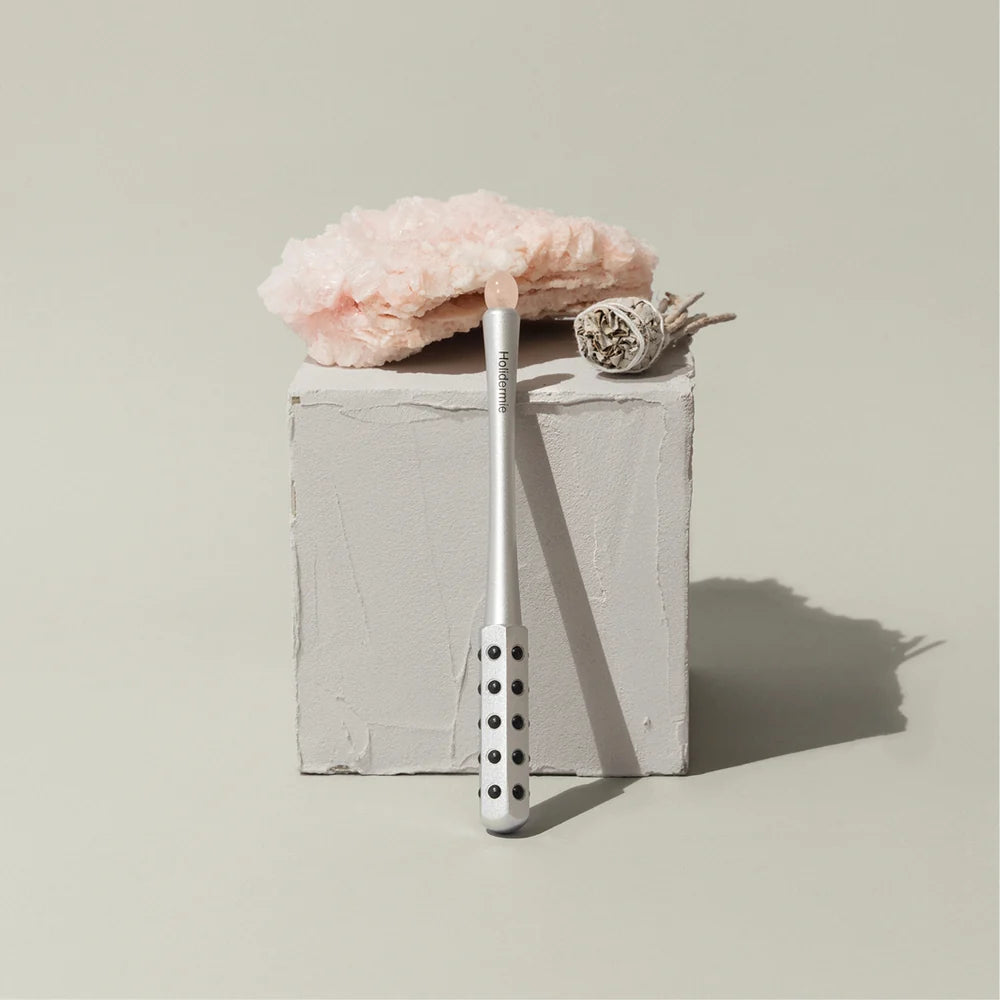 Outil de réflexologie faciale quartz rose – ambiance - Holidermie | Maison Diaphane