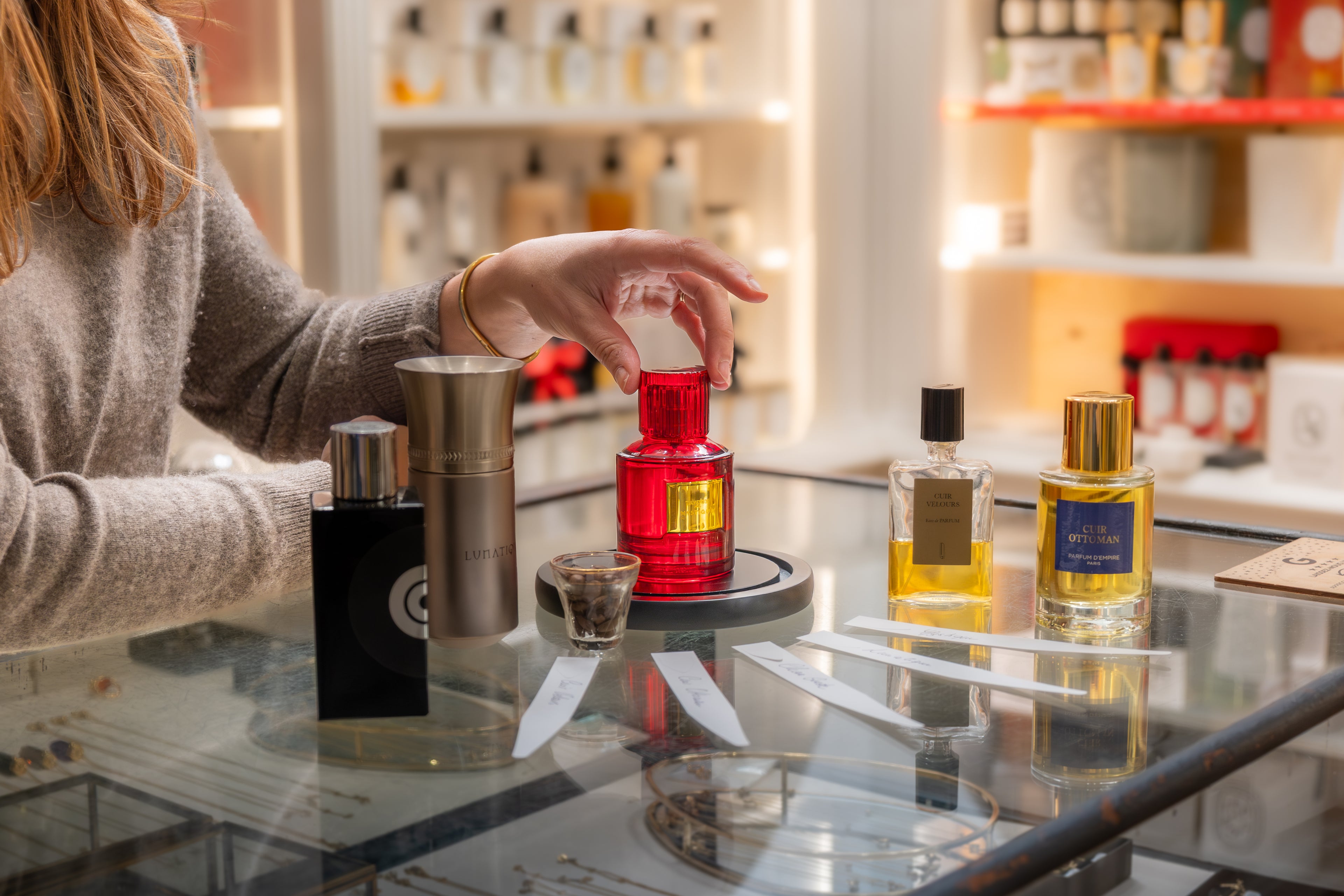 Sélection de parfums de niche issus de maisons indépendantes et de créateurs disponibles chez Maison Diaphane