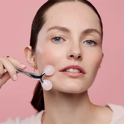 Roller V liftant visage en quartz rose - Holidermie | Maison Diaphane