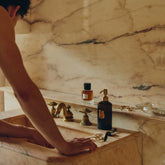 Univers du savon liquide Carmen dans une ambiance minérale - Trudon | Maison Diaphane