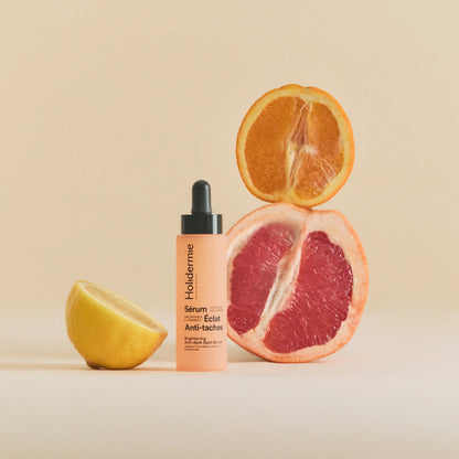 Application du sérum éclat anti-taches - Holidermie | Maison Diaphane