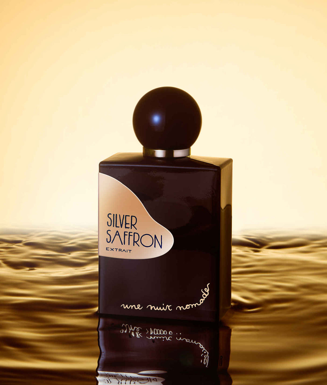 Silver Saffron de Une Nuit Nomade, extrait de parfum oriental épicé aux notes de safran, iris et papyrus fumé, disponible chez Maison Diaphane à Angers